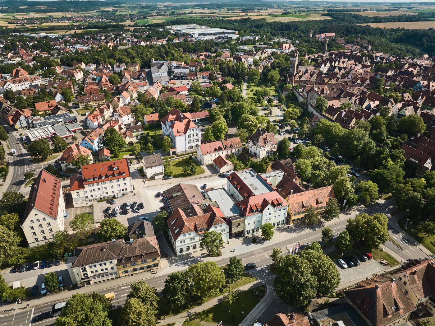 Das Hotel Rappen und der Ort Rothenburg von oben