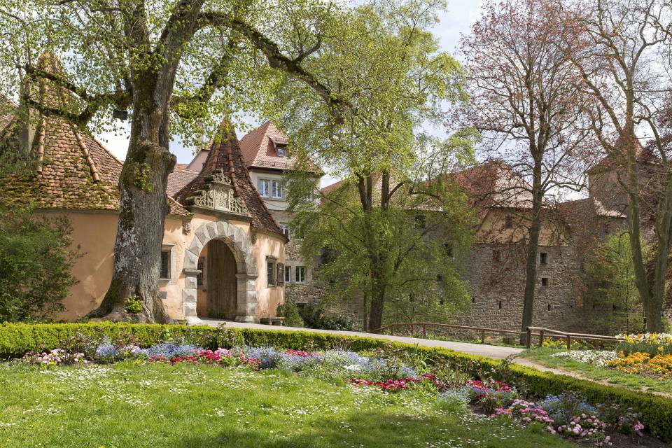 Peace and history in the greenery: The castle garden - Rappen Rothenburg