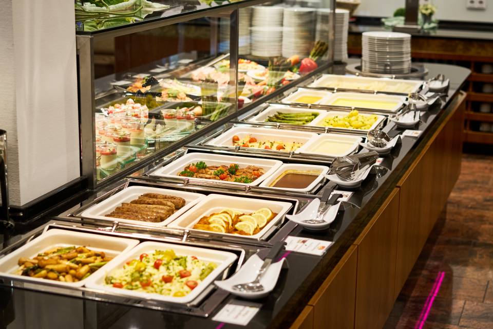 Seasonal buffets: From asparagus to New Year’s Eve: Pure indulgence - Rappen Rothenburg